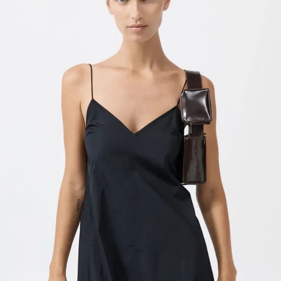 ST. AGNI | PETIT POUCH BAG IN COFFEE BROWN - Picture 3 of 6